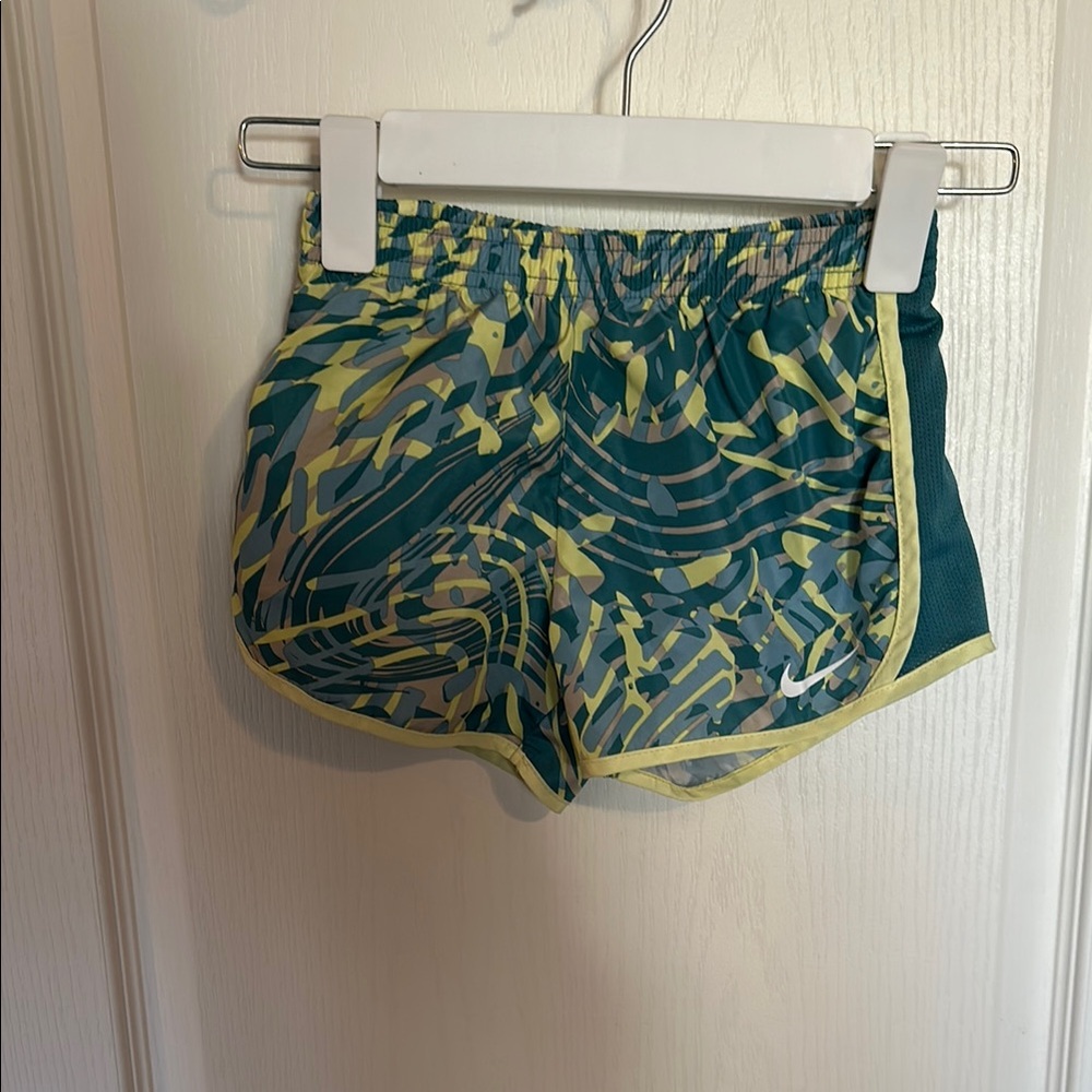 Nike Girls Green Patterned Shorts